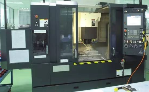 <strong>CNC加工中心加工前的注意事項(xiàng)和加工前模的注意事項(xiàng)</strong>