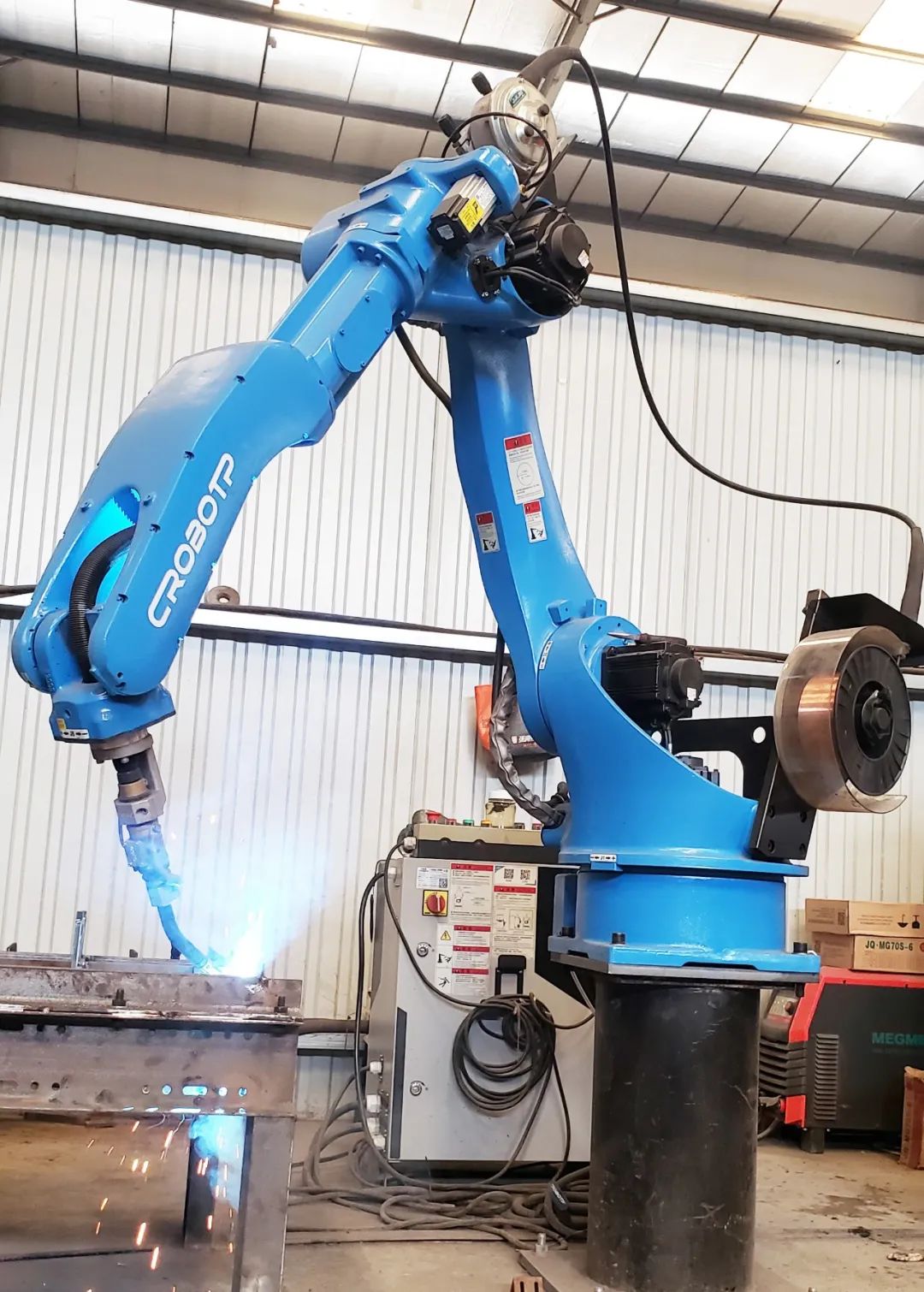 高效焊接機器人，開創(chuàng)精密加工新時代！ 